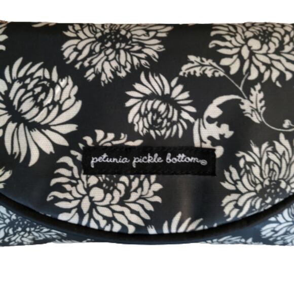 Petunia Pickle Bottom Change It Up Bag Clutch Purse - Picture 4 of 6